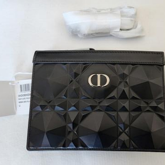 Dior＊DIOR CARO COMPACT ZIPPED レザー カードホルダー＊送料込 甘めピンク♪】DIOR☆Dior Caro Freesia カードホルダー (Dior